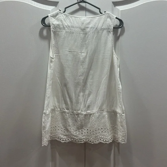 Floreat Sleeveless Ruffled Blouse - Picture 2 of 4